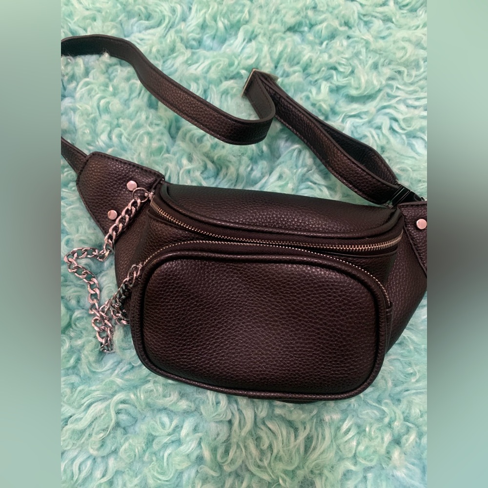 Chain detail Fanny pack